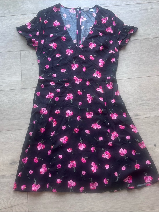 GAP Dresses & Skirts - GAP Black Floral Fit & Flare Dress Size 6